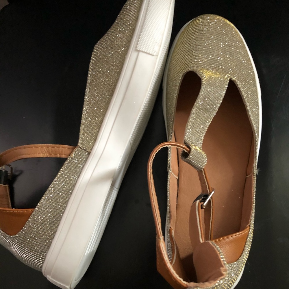 Gold cute shoes